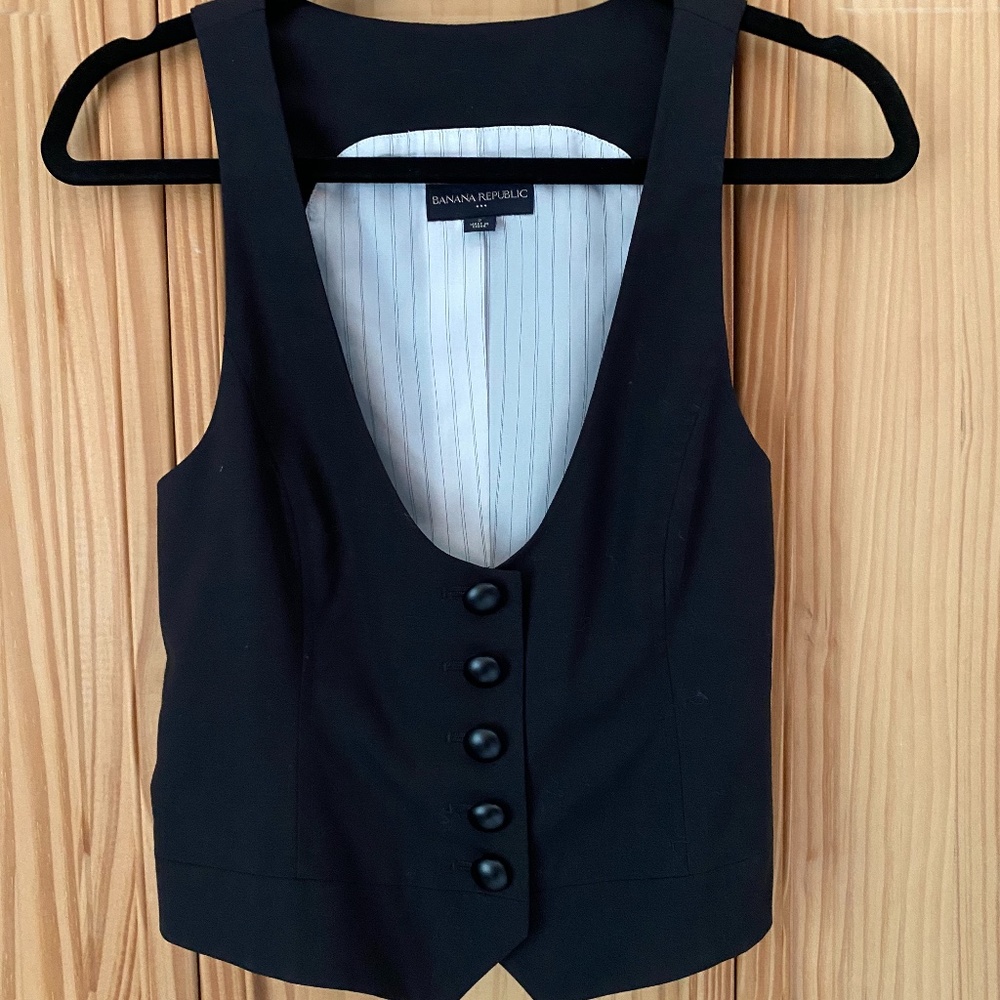 🌷4 Items for $20 🌷Banana Republic (2) Black Vest